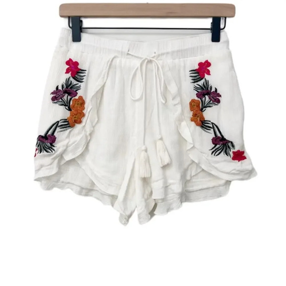 LOVERS + FRIENDS Serene Shorts in White‎ Embroidered Floral size Small - Picture 1 of 8